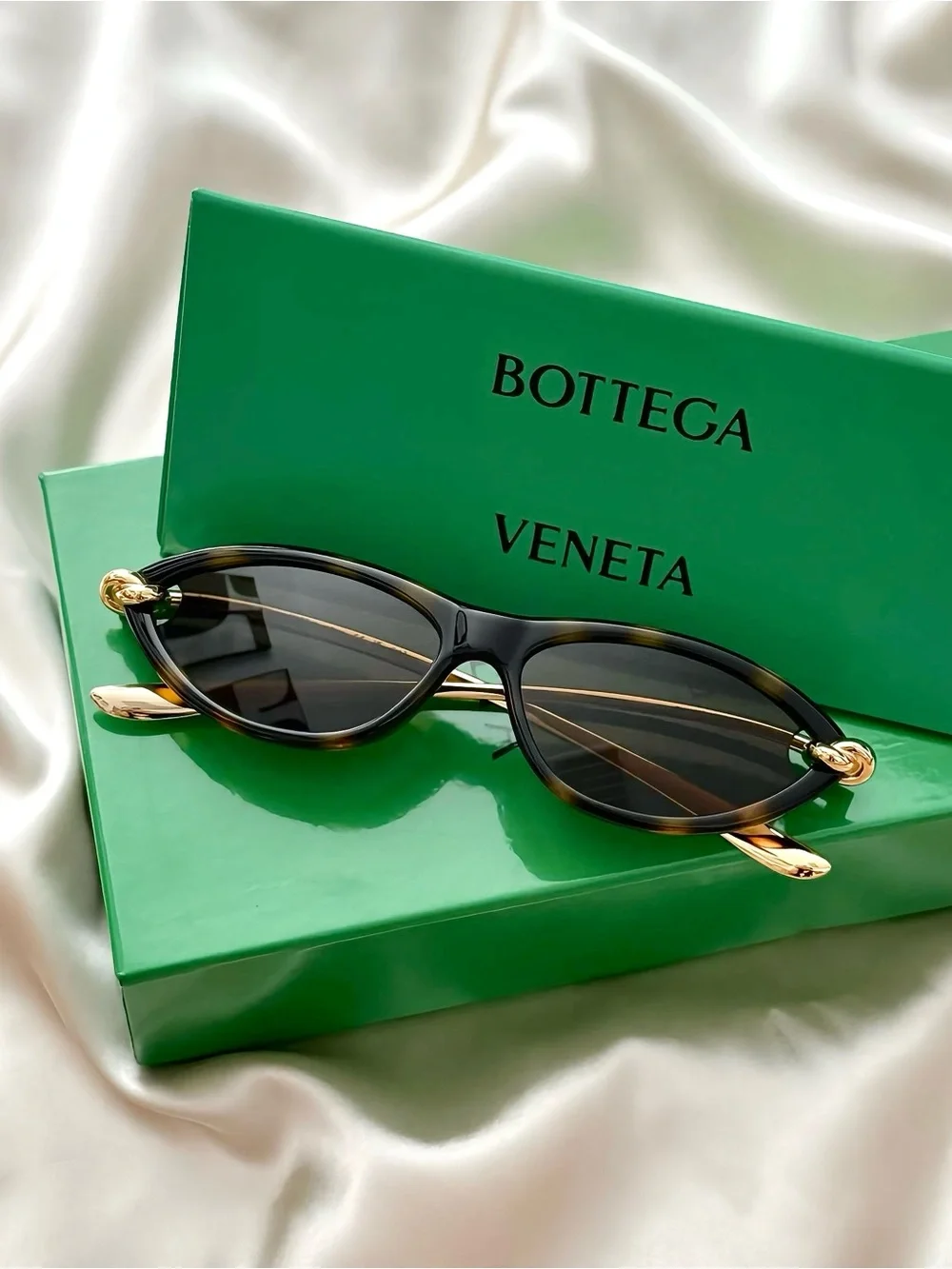AUTHENTIC BOTTEGA VENETA BV1390S CAT-EYE SUNGLASSES – HAVANA WITH GOLD